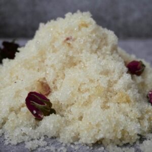 Naturalny peeling do ciała nawilżająco ujędrniający Róże z leśnej polany